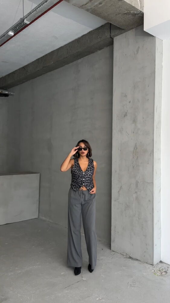 Grey Leopard Leopard Patterned Cachet Vest