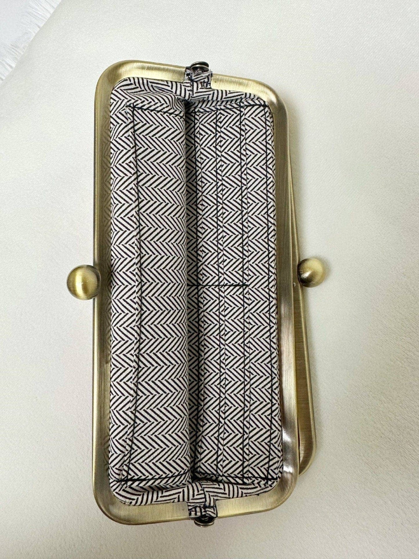 Kiss Lock Clutch Bag